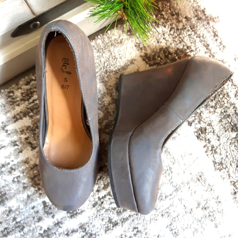 Etc! Gray Faux Suede Wedges